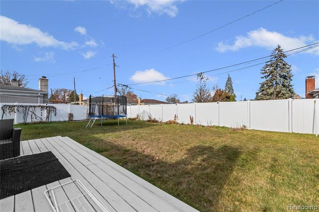 11345 Geoffry Drive, Warren, MI 48093