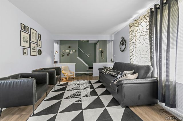 11345 Geoffry Drive, Warren, MI 48093