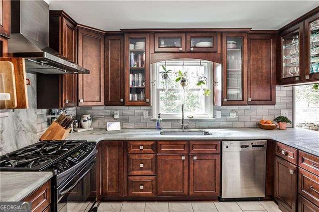 800 Glenairy Drive, Sandy Springs, GA 30328
