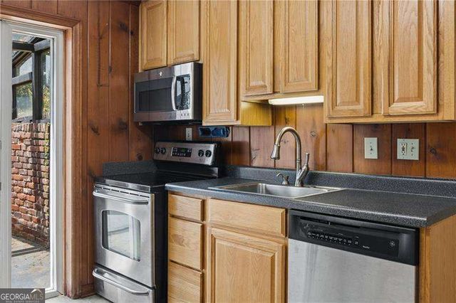 800 Glenairy Drive, Sandy Springs, GA 30328