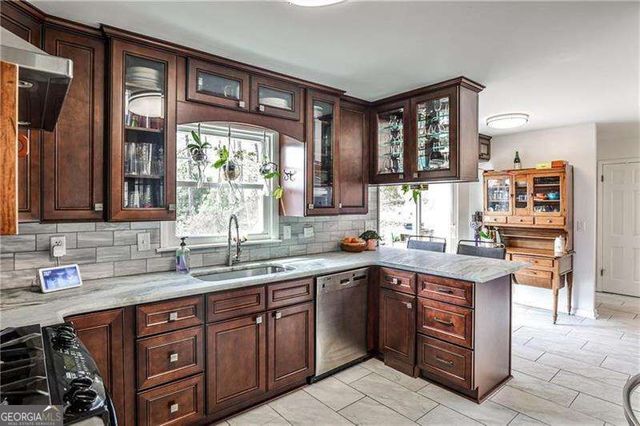 800 Glenairy Drive, Sandy Springs, GA 30328