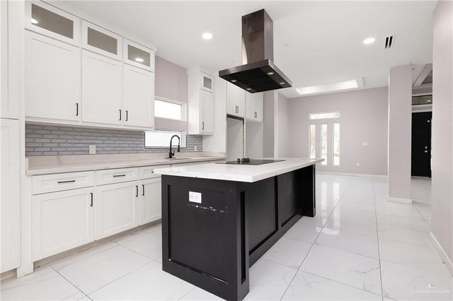 311 W 9th Street, San Juan, TX 78589