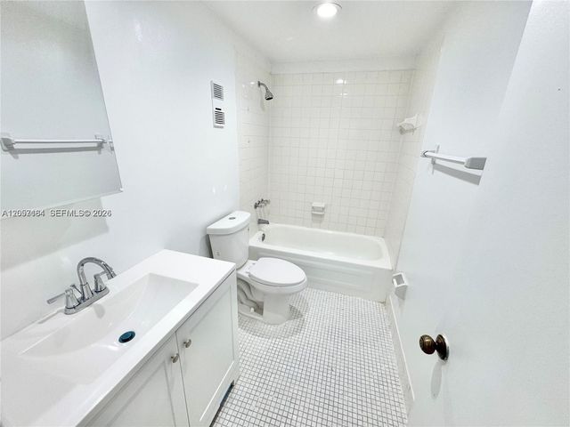 10090 NW 80th Ct 1542, Hialeah Gardens, FL 33016
