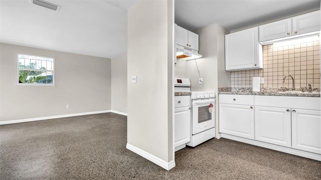 5609 GOLDEN DRIVE, Tampa, FL 33634