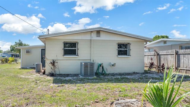 5609 GOLDEN DRIVE, Tampa, FL 33634