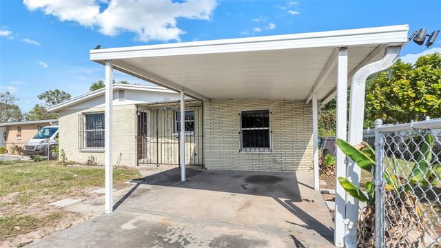 5609 GOLDEN DRIVE, Tampa, FL 33634