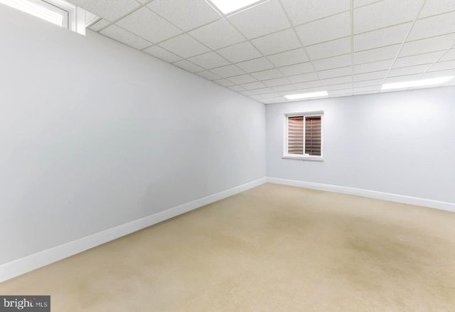 325 WINDSOR RD, Mullica Hill, NJ 08062