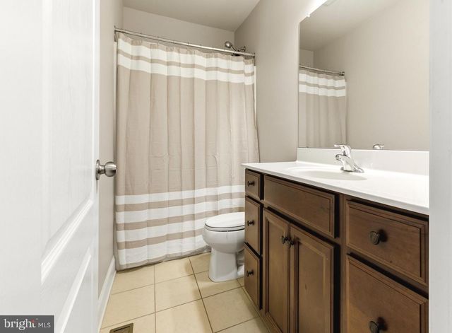 325 WINDSOR RD, Mullica Hill, NJ 08062