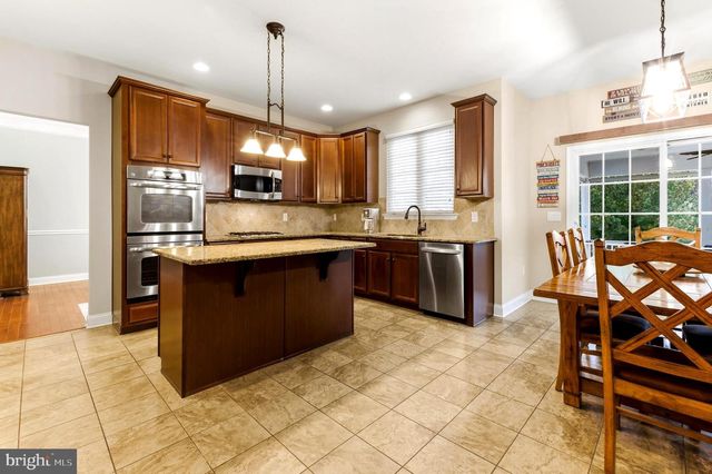 325 WINDSOR RD, Mullica Hill, NJ 08062