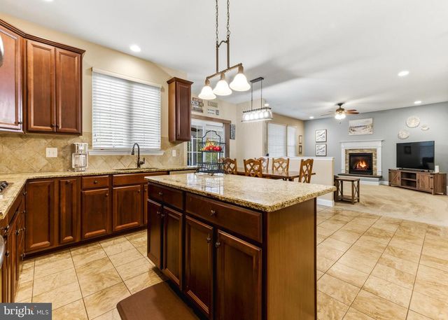 325 WINDSOR RD, Mullica Hill, NJ 08062