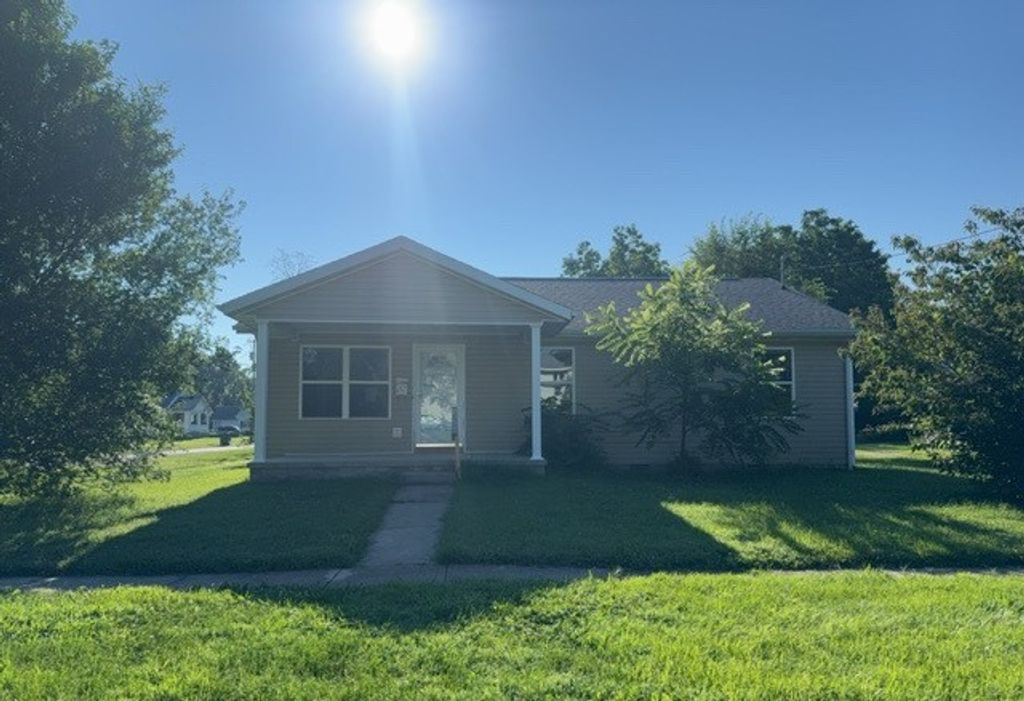 Image 1 of property listing at 557 N Hickory Street, Centralia, IL 62801