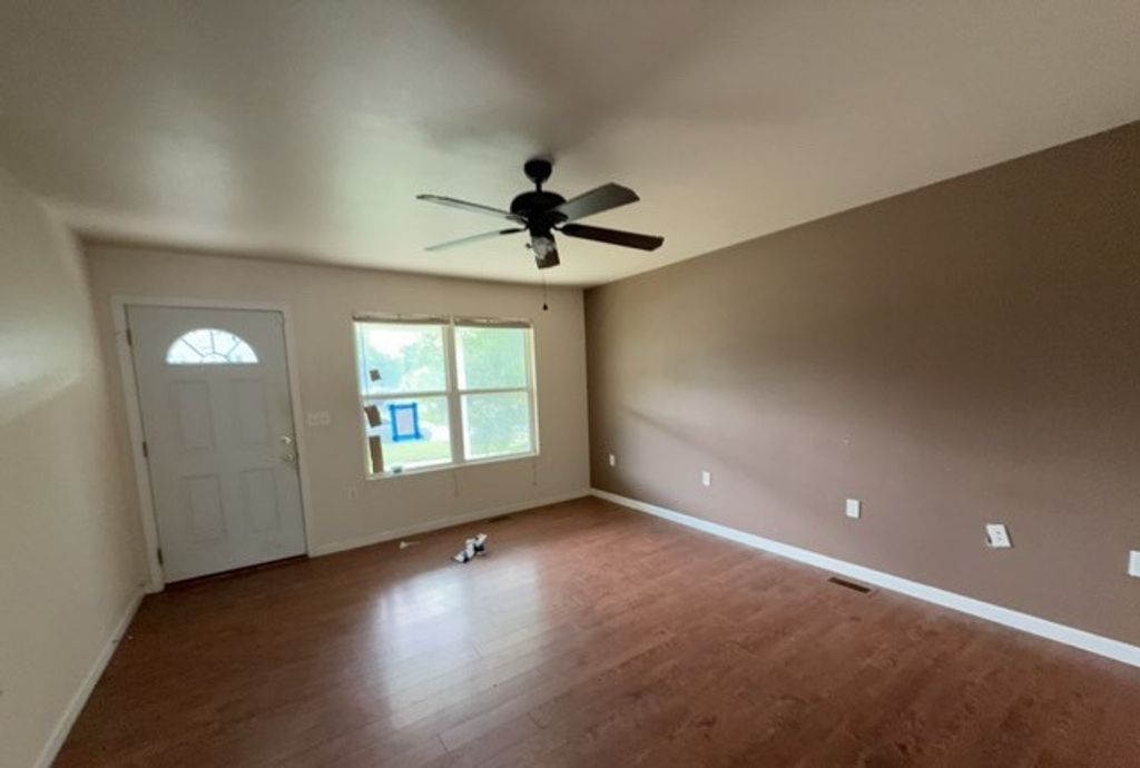 Image 2 of property listing at 557 N Hickory Street, Centralia, IL 62801