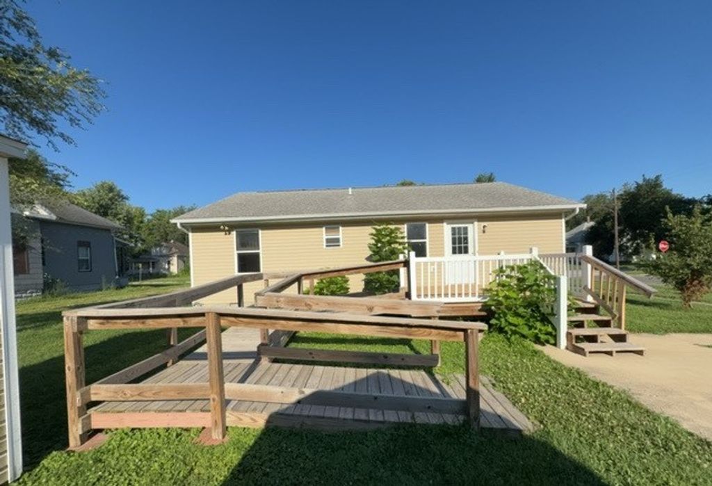 Image 13 of property listing at 557 N Hickory Street, Centralia, IL 62801