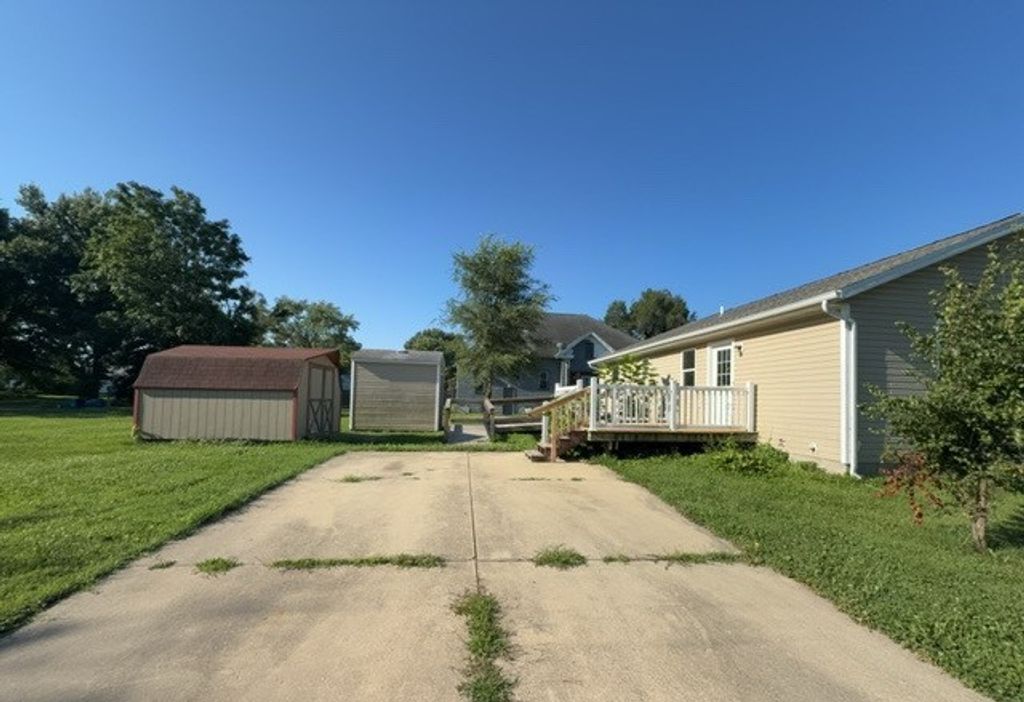 Image 14 of property listing at 557 N Hickory Street, Centralia, IL 62801
