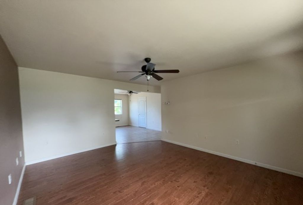 Image 3 of property listing at 557 N Hickory Street, Centralia, IL 62801