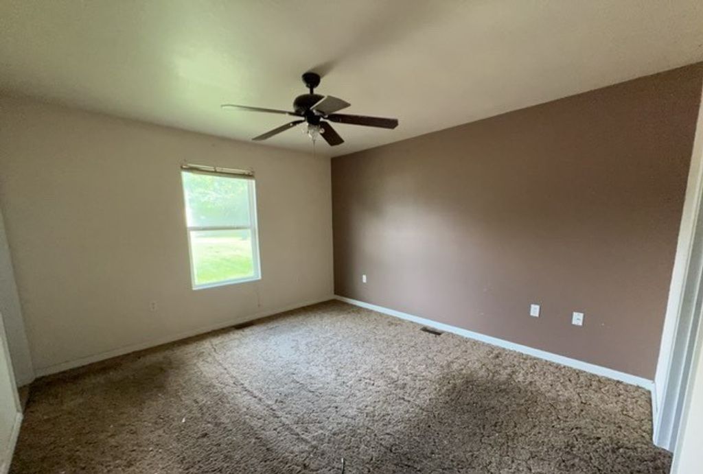 Image 8 of property listing at 557 N Hickory Street, Centralia, IL 62801
