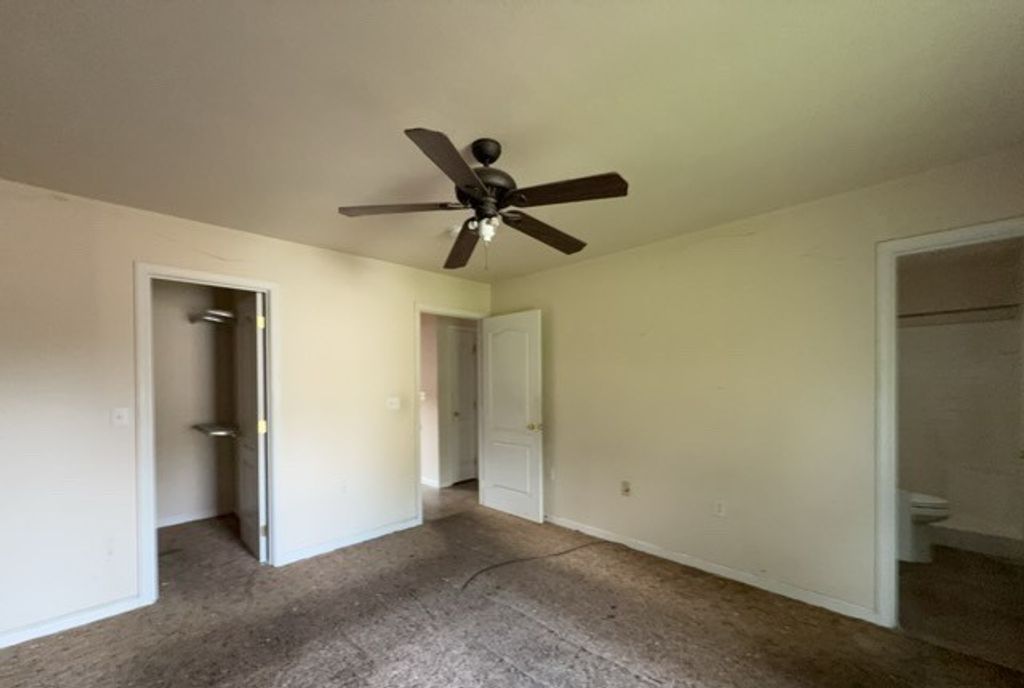 Image 9 of property listing at 557 N Hickory Street, Centralia, IL 62801