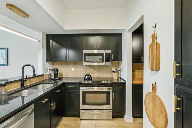 322 E CENTRAL BOULEVARD 806, Orlando, FL 32801