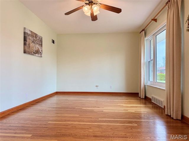 9133 Kit Drive, St Louis, MO 63123