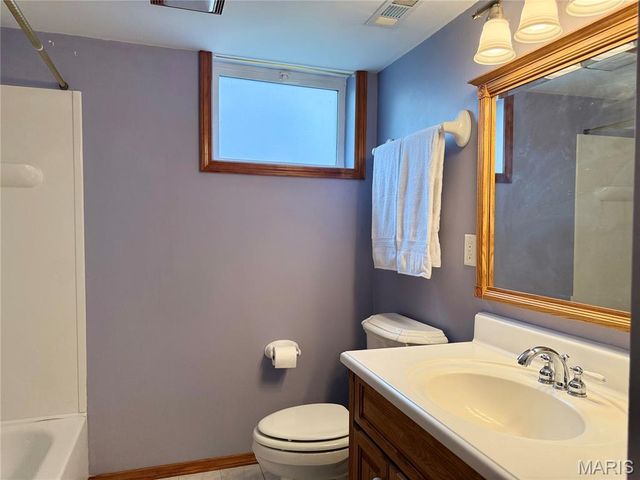 9133 Kit Drive, St Louis, MO 63123