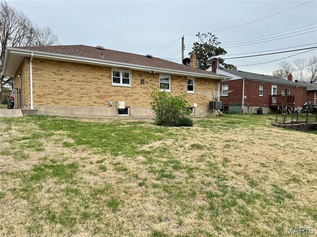 9133 Kit Drive, St Louis, MO 63123