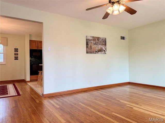 9133 Kit Drive, St Louis, MO 63123