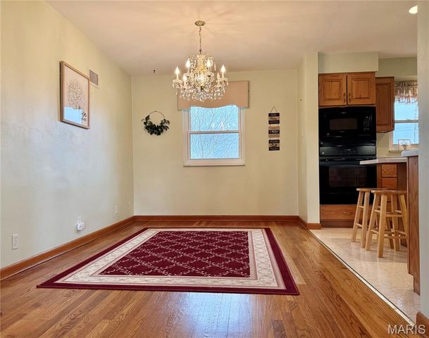 9133 Kit Drive, St Louis, MO 63123