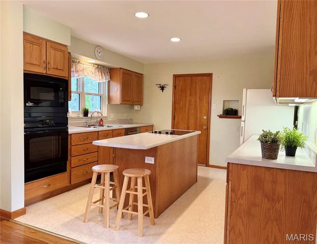 9133 Kit Drive, St Louis, MO 63123