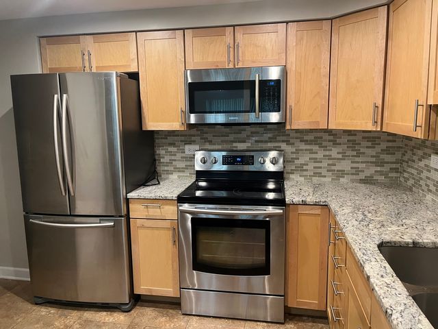 920 Vose Drive 105, Gurnee, IL 60031