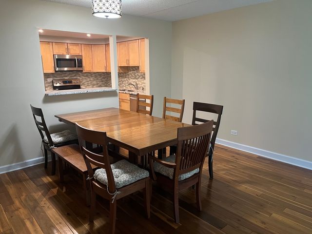 920 Vose Drive 105, Gurnee, IL 60031