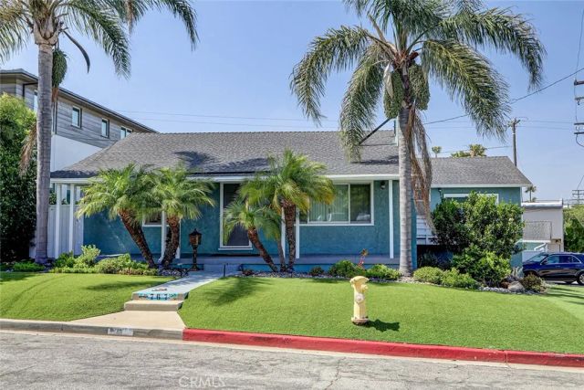 767 11th, Manhattan Beach, CA 90266