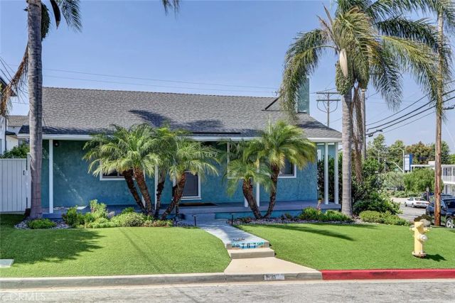 767 11th, Manhattan Beach, CA 90266