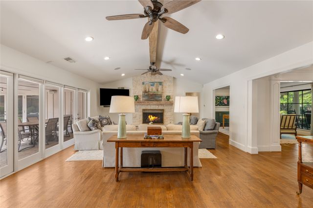 9148 Clearlake Drive, Dallas, TX 75225