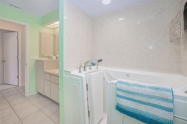 390 TRES LAGOAS STREET, Punta Gorda, FL 33983