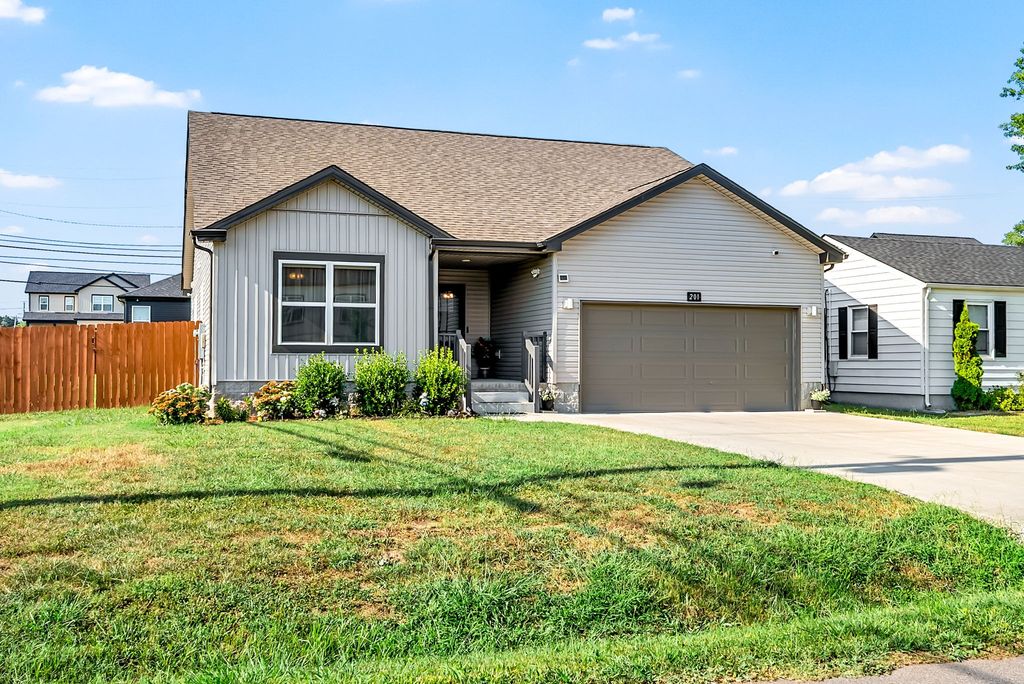 201 Burch Rd, Clarksville, TN 37042