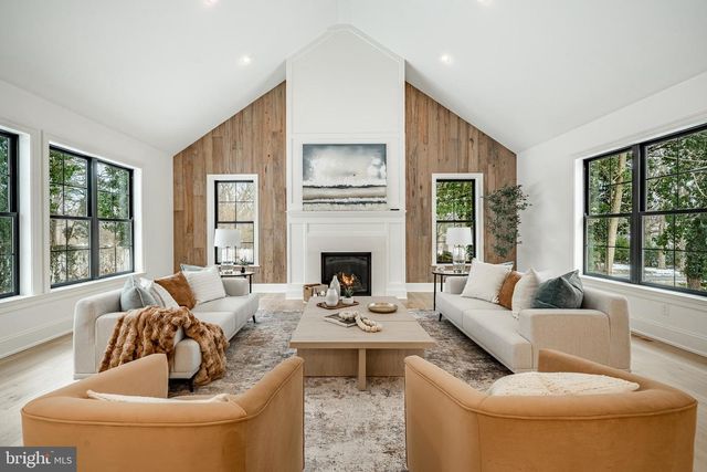 1427 SUGARTOWN RD, Berwyn, PA 19312