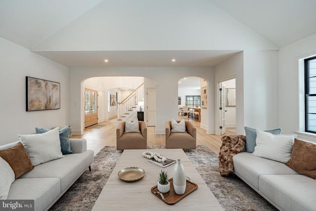 1427 SUGARTOWN RD, Berwyn, PA 19312