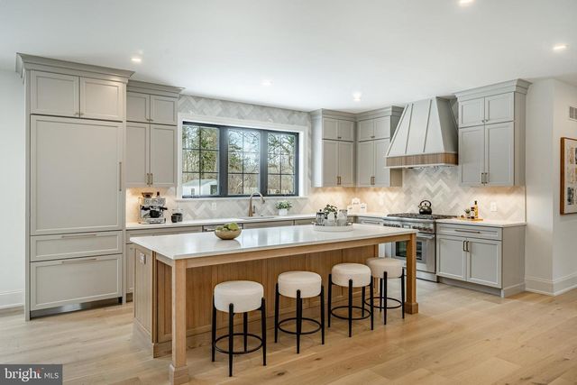 1427 SUGARTOWN RD, Berwyn, PA 19312