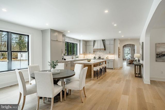 1427 SUGARTOWN RD, Berwyn, PA 19312