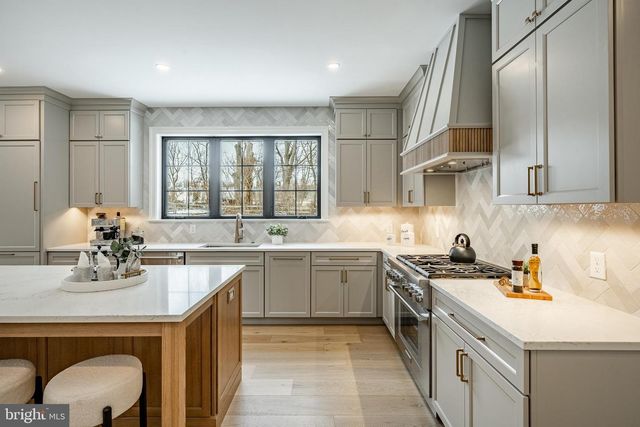 1427 SUGARTOWN RD, Berwyn, PA 19312