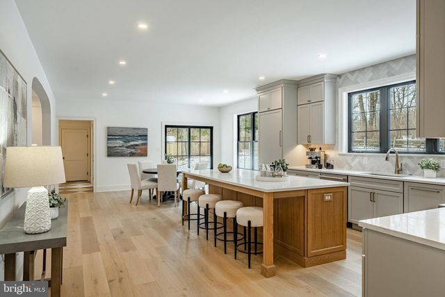 1427 SUGARTOWN RD, Berwyn, PA 19312