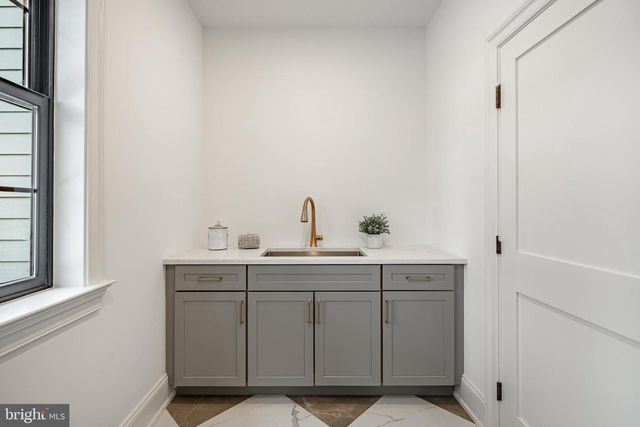 1427 SUGARTOWN RD, Berwyn, PA 19312