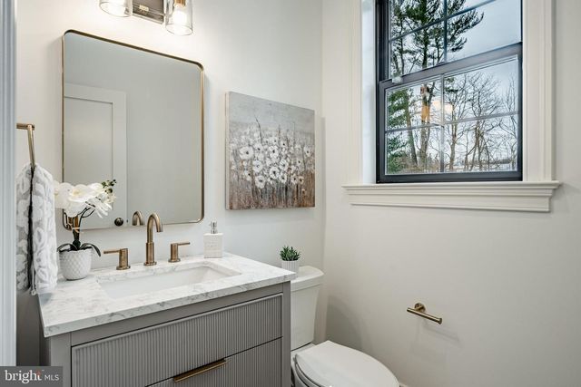 1427 SUGARTOWN RD, Berwyn, PA 19312