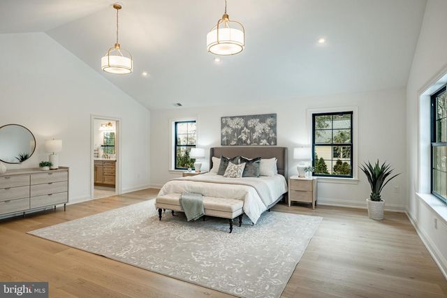 1427 SUGARTOWN RD, Berwyn, PA 19312