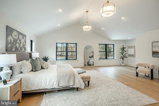 1427 SUGARTOWN RD, Berwyn, PA 19312