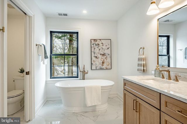 1427 SUGARTOWN RD, Berwyn, PA 19312