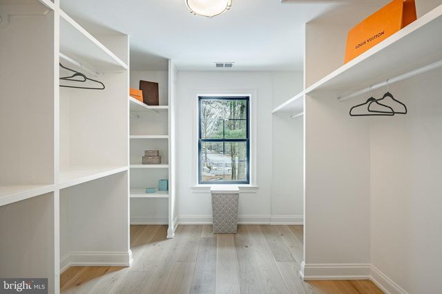 1427 SUGARTOWN RD, Berwyn, PA 19312