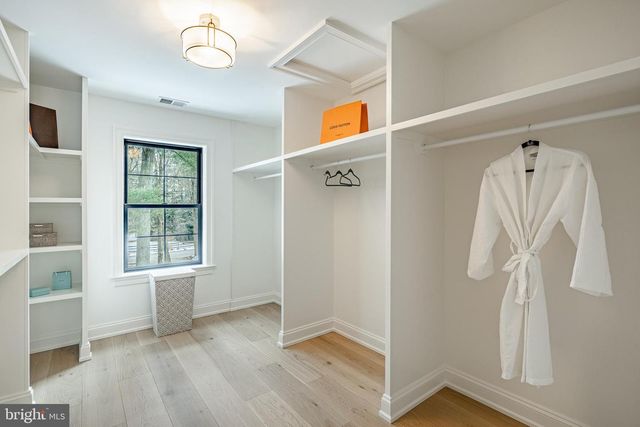 1427 SUGARTOWN RD, Berwyn, PA 19312