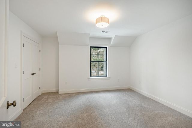 1427 SUGARTOWN RD, Berwyn, PA 19312