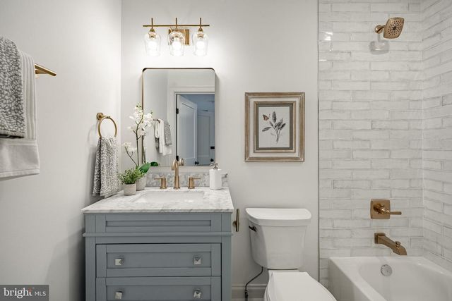 1427 SUGARTOWN RD, Berwyn, PA 19312